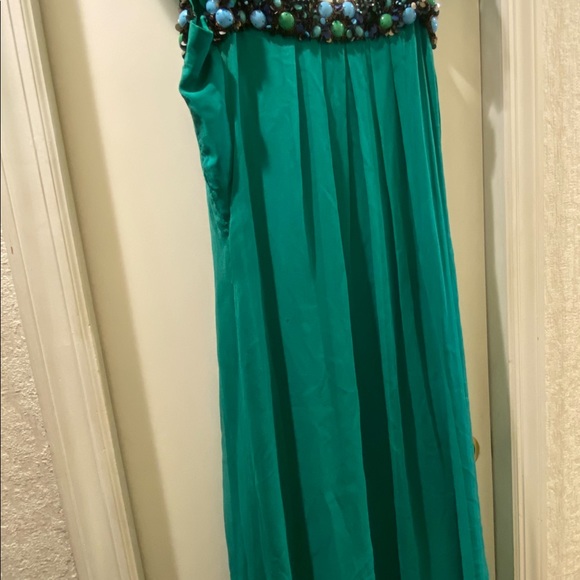 Evening dress , Green color with all around bits  large size - Picture 5 of 6